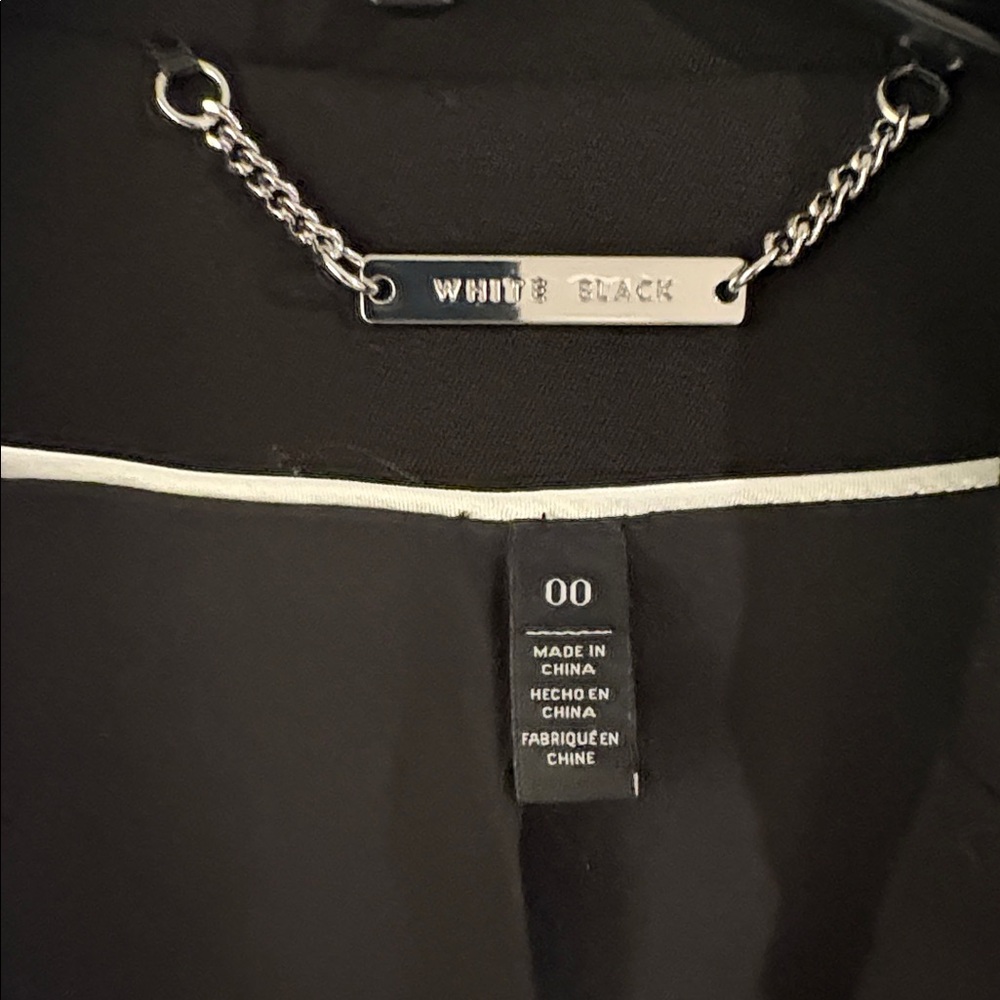 White House Black Market Black Suit. Size 00 - Picture 2 of 3